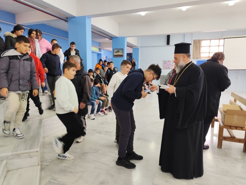Επίσκεψη Μητροπολίτη Θεσσαλιώτιδος στο 7ο Γυμνάσιο Καρδίτσας