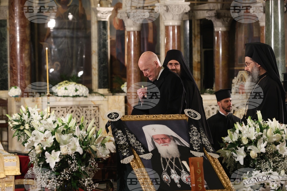 Архиерейската заупокойна литургия за патриарх Неофит беше отслужена в катедралата “Св. Александър Невски”