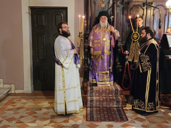 Ο Μητροπολίτης Κερκύρας τέλεσε την πρώτη Προηγιασμένη Θεία Λειτουργία στο Ιερό Προσκύνημα του Αγίου Σπυρίδωνος