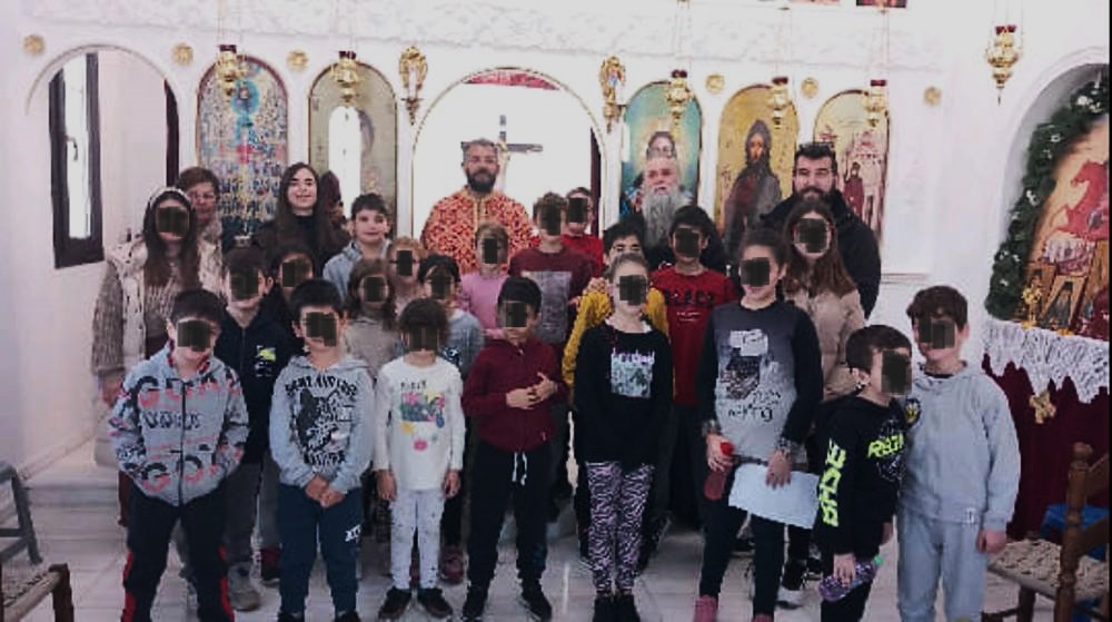 Οι Μαθητές του Μουστάκειου Δημοτικού Σχολείου Άνδρου μνημόνευσαν των ζώντων και κεκοιμημένων οικείων τους