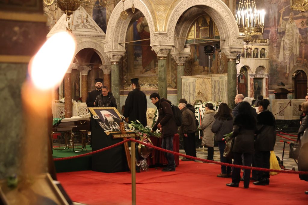 Ουρές πιστών στη σορό του μακαριστού Πατριάρχη Βουλγαρίας Νεοφύτου – Το Σάββατο η Εξόδιος Ακολουθία προεξάρχοντος του Οικουμενικού Πατριάρχη