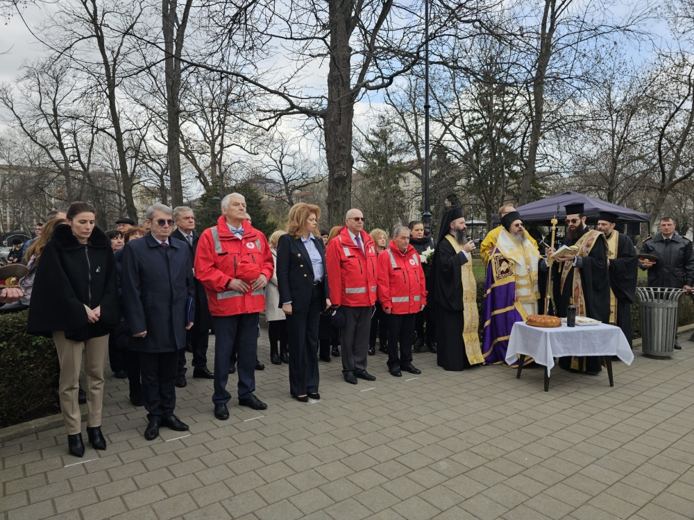 Панихида при Докторския паметник за загиналите медици в Руско-турската освободителна война