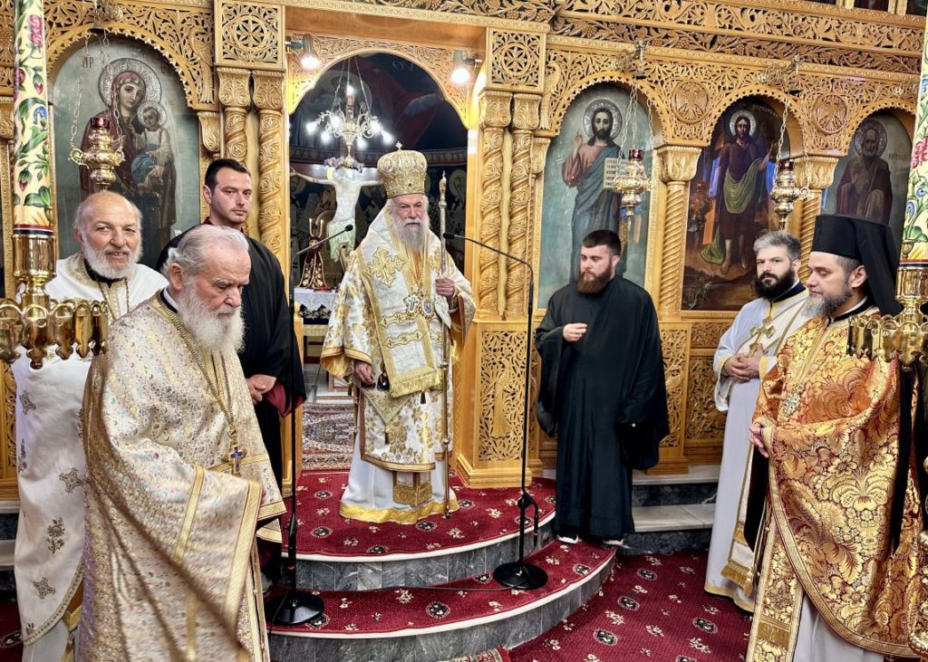 Ο Μητροπολίτης Ελευθερουπόλεως χειροθέτησε σε Αναγνώστες δύο νέους της ενορίας Αγίου Γεωργίου Παγγαίου