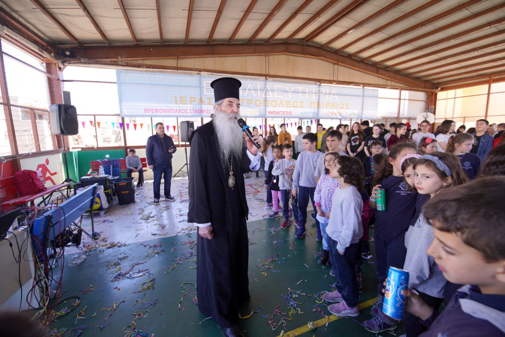 Στα Εκπαιδευτήρια της Ιεράς Μητροπόλεως Πειραιώς ο Μητροπολίτης Σεραφείμ