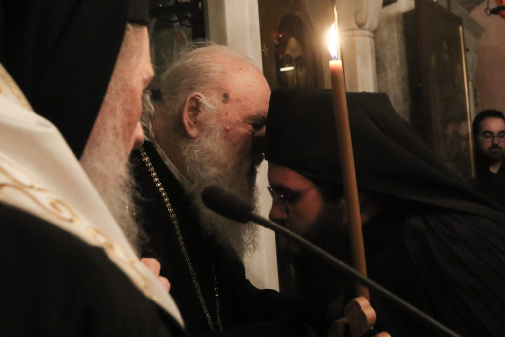 Ο Αρχιεπίσκοπος Iερώνυμος στην κουρά του μοναχού Νικοδήμου