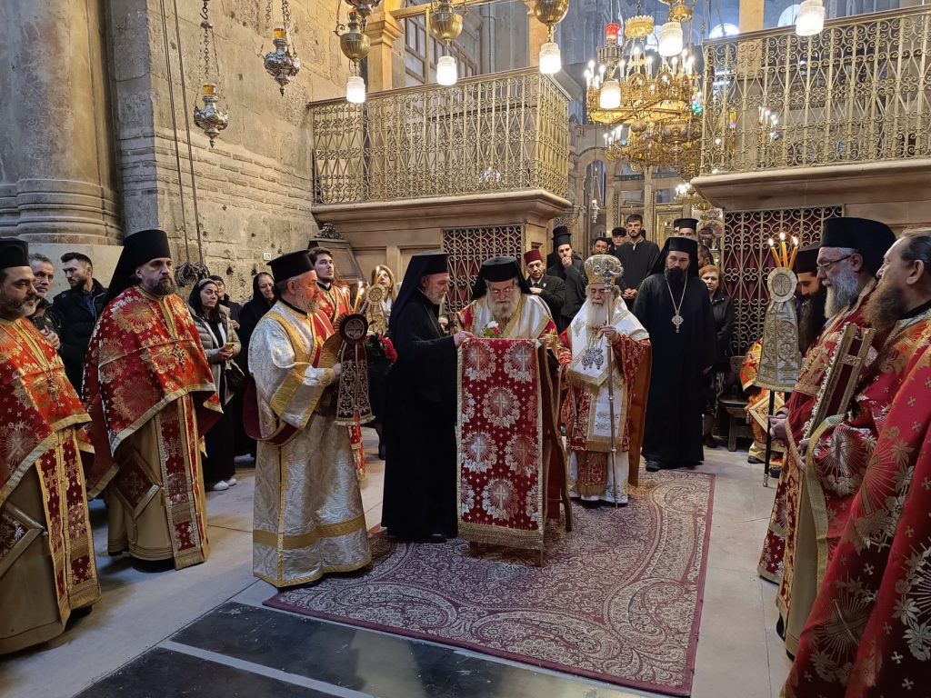 В Неделю Торжества Православия начальник Русской духовной миссии принял участие в Патриаршем богослужении в Храме Гроба Господня
