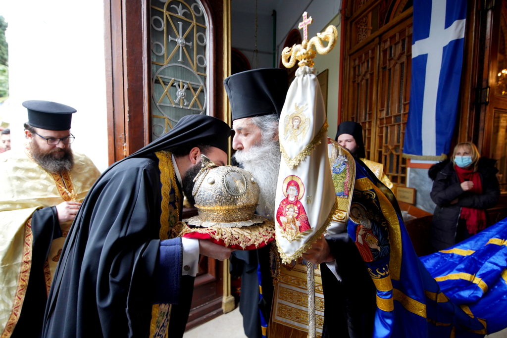 Ο Μητροπολίτης Πειραιώς στην υποδοχή της Τιμίας Κάρας του Αγίου Κωνσταντίνου του Υδραίου στην Ευαγγελίστρια Πειραιώς