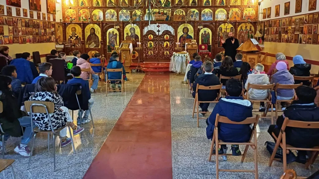 Elevii unei școli din Roma învață despre Ortodoxie la o parohie românească