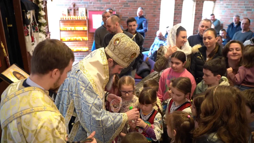 Românii din Oslo au donat pachete cu haine și rechizite copiilor dintr-un preventoriu TBC din Bistrița-Năsăud