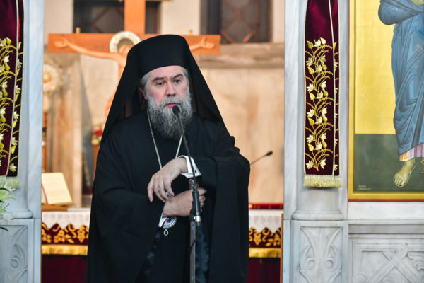 Σερρών Θεολόγος: «Η Mητέρα Εκκλησία αποδίδει την τιμήν και τον έπαινον σε όσους αξίως φέρουν την τιμήν»