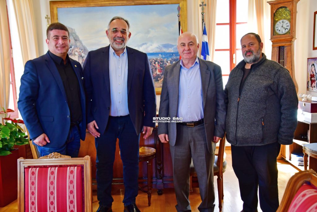 Εθιμοτυπική επίσκεψη του Συνδέσμου Ιεροψαλτών Αργολίδας ” ΙΑΚΩΒΟΣ ΝΑΥΠΛΙΩΤΗΣ” στον Δήμαρχο Ναυπλιέων