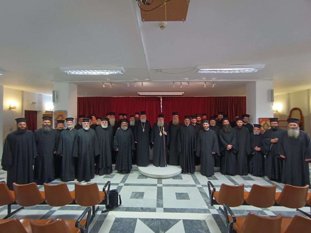 Παράδοση υπολογιστών και εκτυπωτών στους ιερείς της Ιεράς Μητροπόλεως Παροναξίας