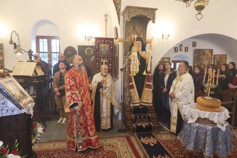Ο Μητροπολίτης Σύρου στη Φολέγανδρο για την εορτή της Παναγίας Μαρτιάτισσας