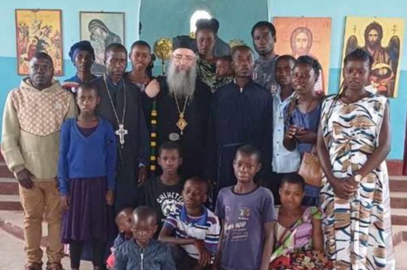 Ιερέας, πατέρας 15 παιδιών, χειροθετήθηκε Οικονόμος από τον Επίσκοπο Μπουκόμπας