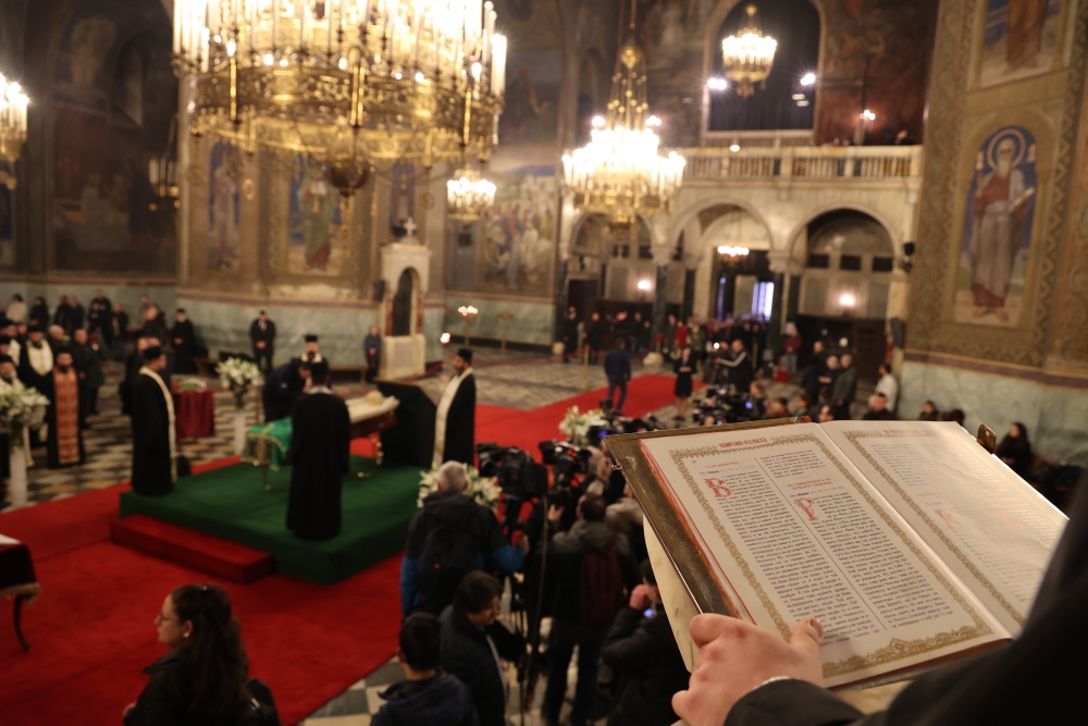 Με Τρισάγιο ενώπιον της σορού του Πατριάρχη Νεοφύτου ξεκίνησε το λαϊκό προσκύνημα στη Σόφια (ΦΩΤΟ)
