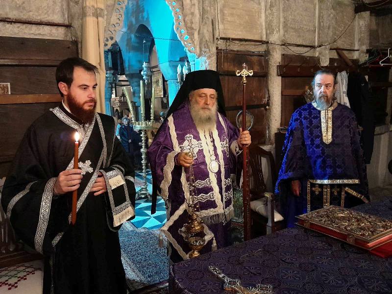 Ο Μητροπολίτης Παροναξίας τέλεσε Προηγιασμένη Θεία Λειτουργία στην Απείρανθο Νάξου