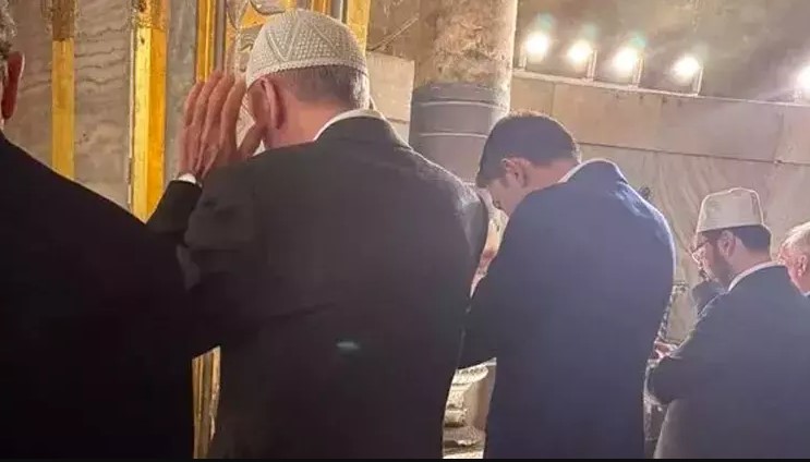 Η προσευχή του Ερντογάν στην Αγία Σοφία πριν τις κάλπες