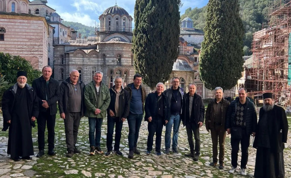 Ο Πρύτανης και 9 Κοσμήτορες Σχολών του Πανεπιστημίου Βελιγραδίου στο Άγιον Όρος