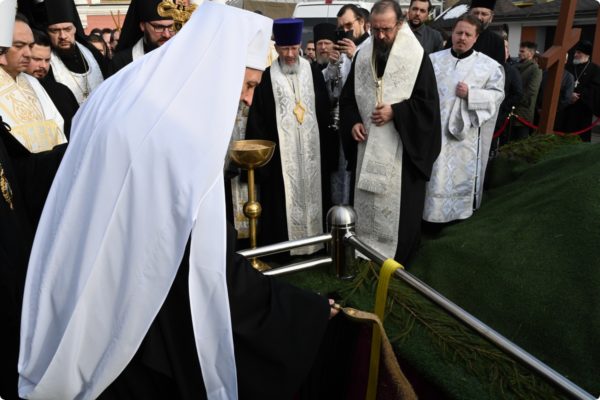 მოსკოვში, სერბეთის მეტოქიონში, მორავიჩის ეპისკოპოს ანტონის დაკრძალვა შედგა