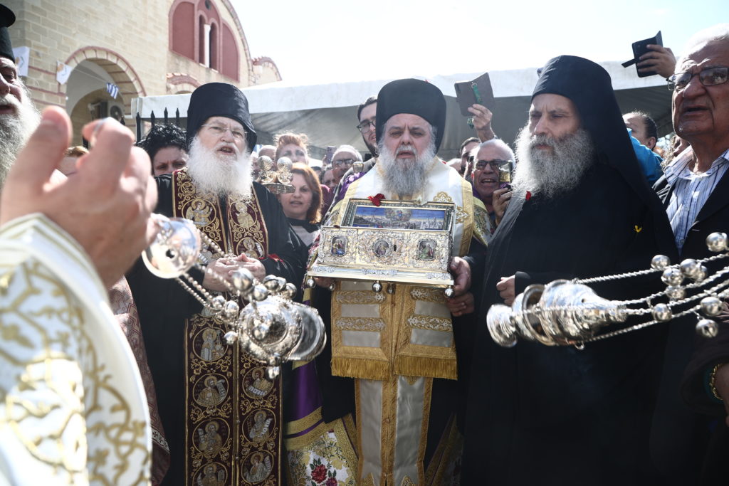 Λάρνακα: Με δάκρυα στα μάτια πλήθος πιστών αποχαιρέτησαν την Αγία Ζώνη (ΦΩΤΟ & ΒΙΝΤΕΟ)