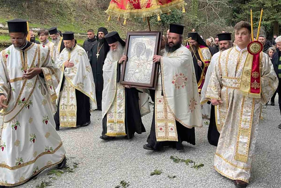 Η ιστορική εικόνα της Παναγίας Οδηγήτριας επέστρεψε στην Ιερά Μονή Πέτρας Ολύμπου