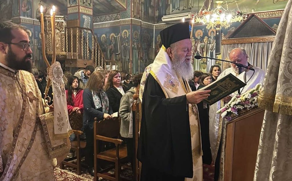 Β’ Στάση των Χαιρετισμών στον κατάμεστο Ιερό Ναό Αγίων Αποστόλων Πέτρου και Παύλου Χαλκίδος