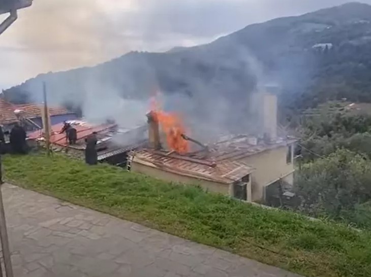 Άγιον Όρος: Στις φλόγες κελλί της Σκήτης Αγίου Παντελεήμονος