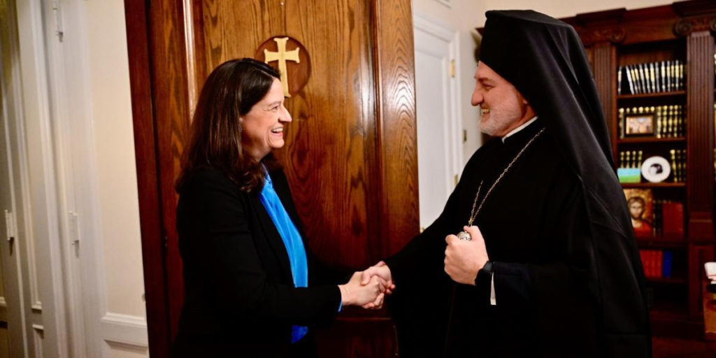 Την υπουργό Εσωτερικών Νίκη Κεραμέως υποδέχθηκε ο Αρχιεπίσκοπος Αμερικής Ελπιδοφόρος