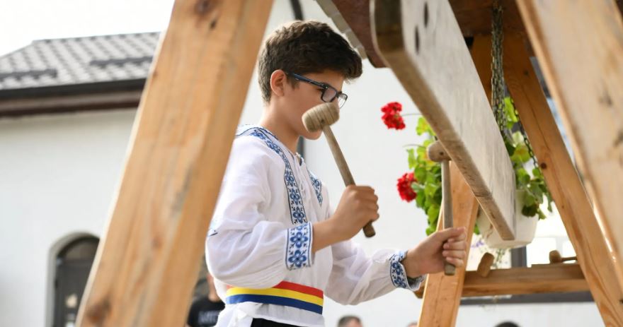 Un curs pilot de bătut toaca se desfășoară la Seminarul Teologic Ortodox din București