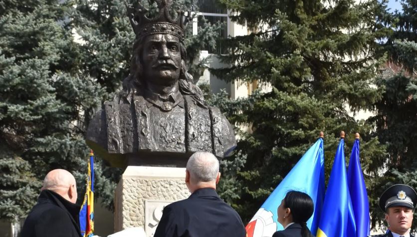Ziua Unirii Basarabiei cu România în Rep. Moldova: La Ialoveni a fost dezvelit bustul Sf. Ștefan cel Mare