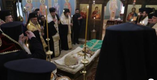 Тялото на патриарх Неофит беше докарано в храма “Св. Марина” в двора на Софийската митрополия