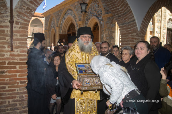 Με αμείωτο ρυθμό το προσκύνημα για την Αγία Ζώνη (ΒΙΝΤΕΟ)