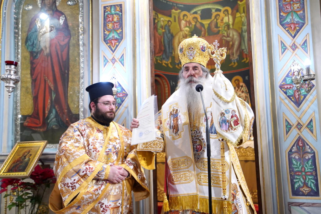 Χειροτονία νέου Διακόνου από τον Μητροπολίτη Πειραιώς Σεραφείμ