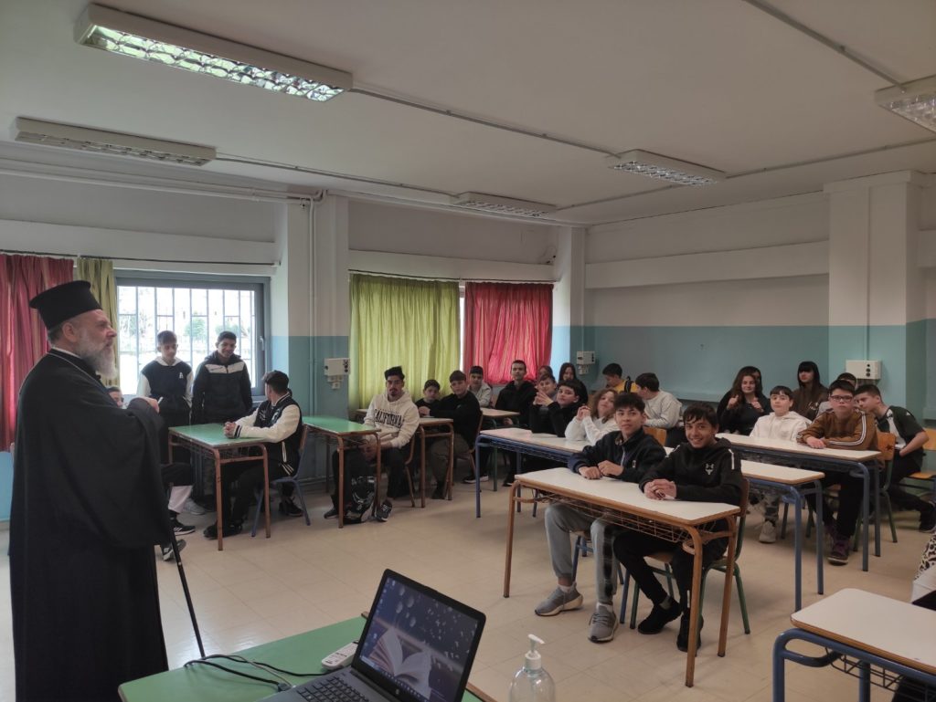 Επίσκεψη Μητροπολίτη Θεσσαλιώτιδος στο 2ο Γυμνάσιο Φαρσάλων