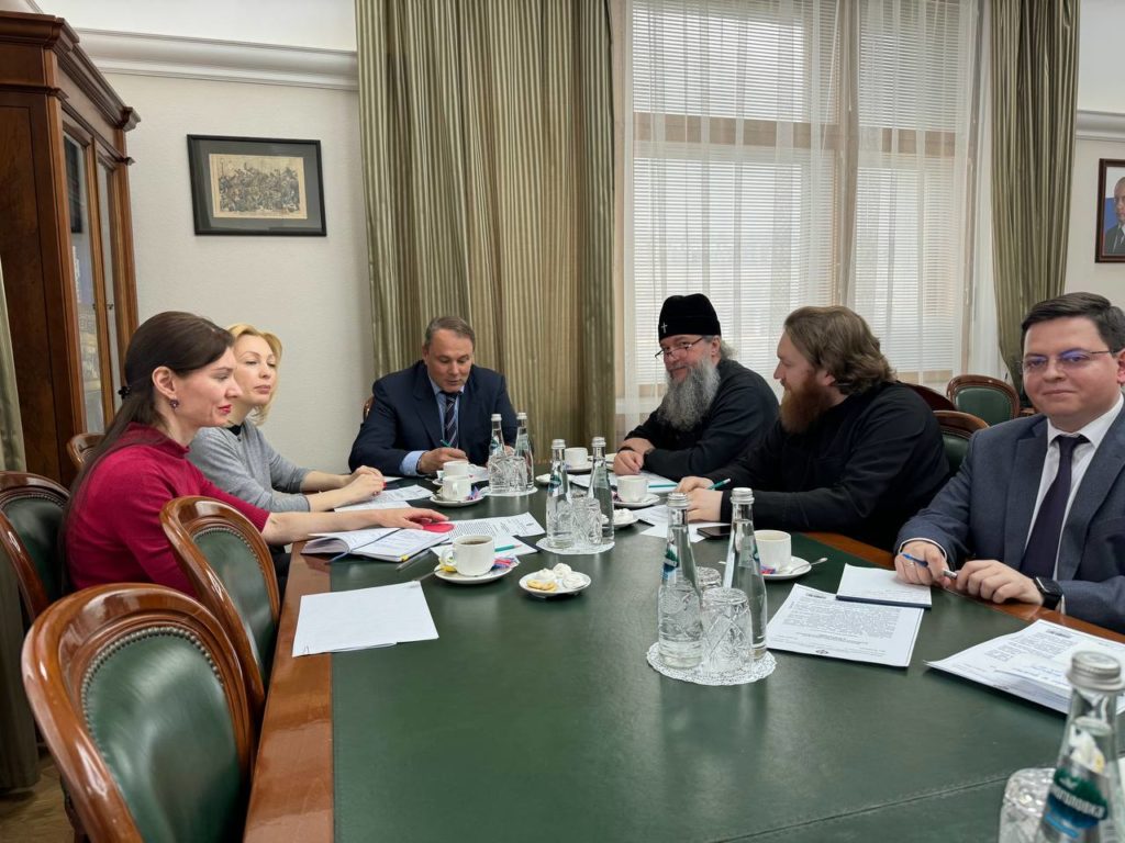 Митрополит Евгений и Петр Толстой провели первое заседание оргкомитета по подготовке Парламентских встреч
