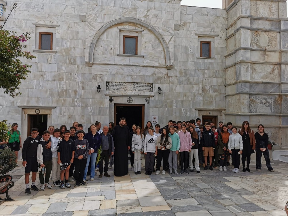 Οι μαθητές της Μυκόνου μυούνται στην ιστορία της Ιεράς Μονής Παναγίας Τουρλιανής και στα μηνύματα της Μεγάλης Εβδομάδος