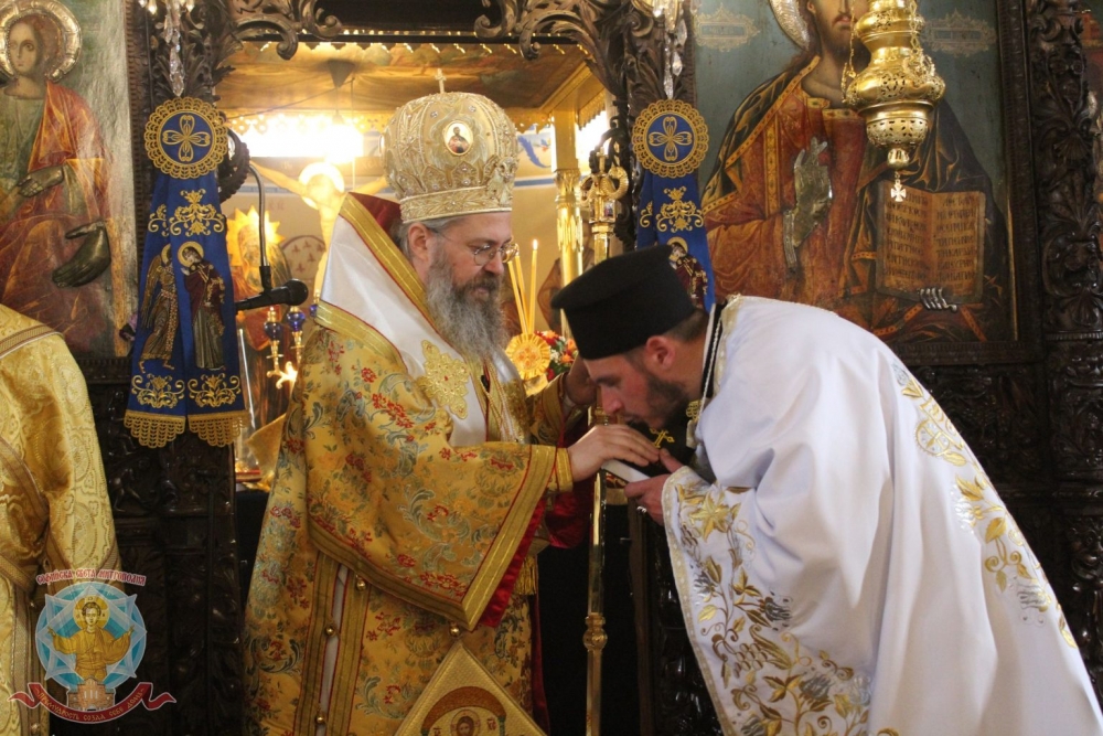 Архиерейска литургия и две ръкоположения в Самоков