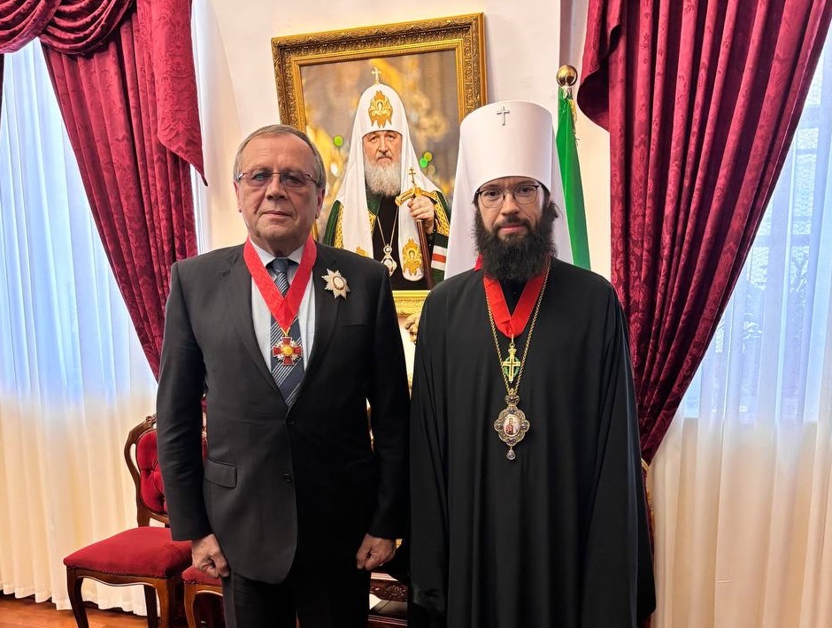 Митрополит Волоколамский Антоний вручил послу России в Израиле Патриаршую награду