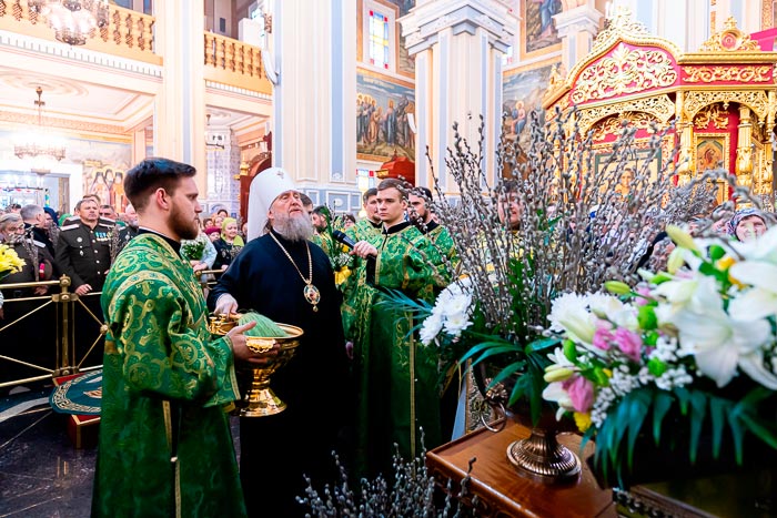 В праздник Входа Господня в Иерусалим глава Казахстанского митрополичьего округа совершил Литургию в Вознесенском кафедральном соборе г. Алма-Аты