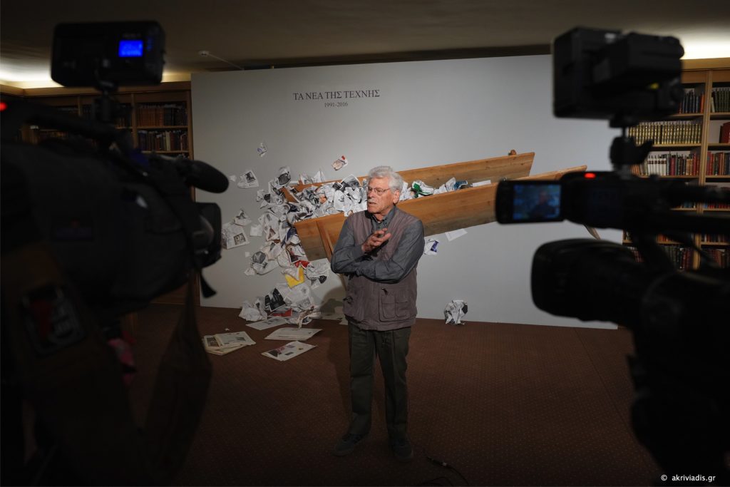 «Τέχνη και Ενημέρωση»: μια εικαστική επέμβαση του Κώστα Τσόκλη προς τιμήν των Νέων της Τέχνης