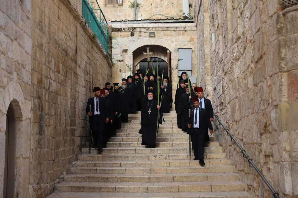 Начальник Русской духовной миссии в Иерусалиме принял участие в Патриаршем богослужении в праздник Входа Господня в Иерусалим