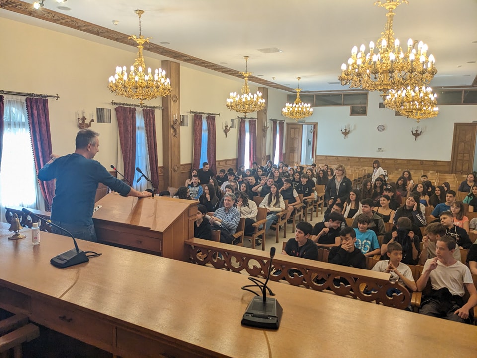 Μαθητές από το 5ο Γυμνάσιο Ζωγράφου επισκέφθηκαν το Διορθόδοξο Κέντρο της Εκκλησίας της Ελλάδος