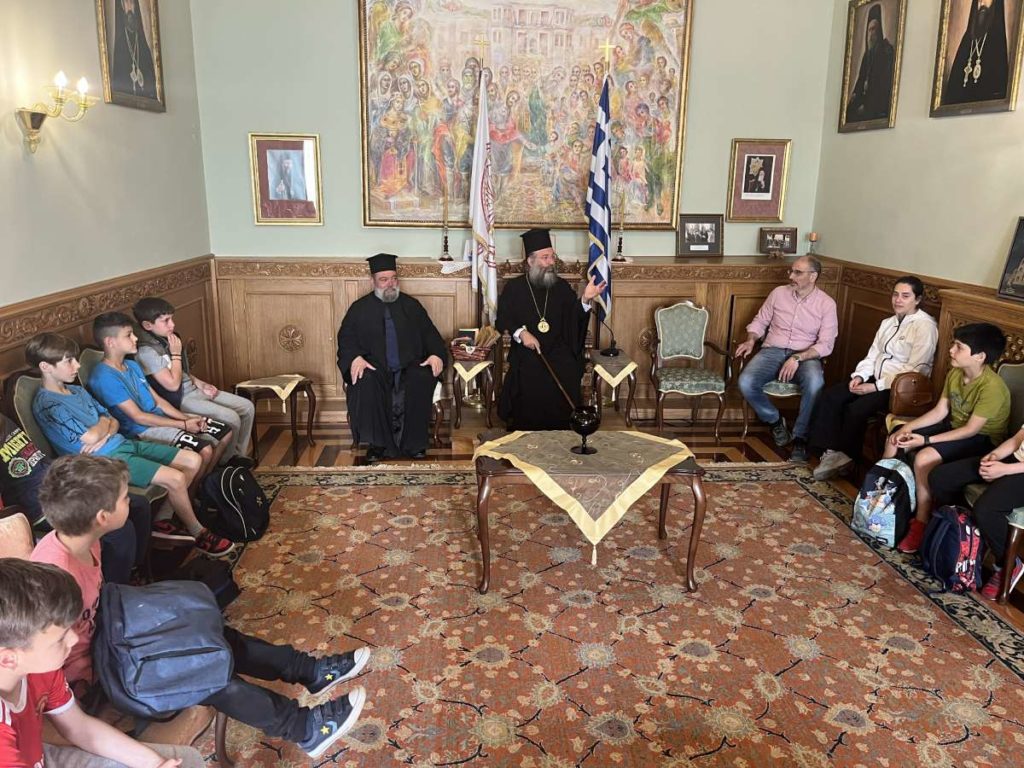 Μαθητές του 2ου Δημοτικού Σχολείου Ρεθύμνου στον Μητροπολίτη Πρόδρομο