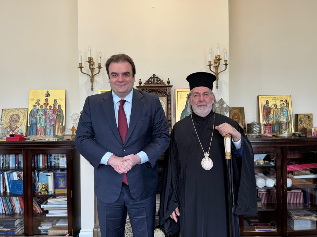 Ο Κυριάκος Πιερρακάκης συναντήθηκε με τον Αρχιεπίσκοπο Θυατείρων στο Λονδίνο