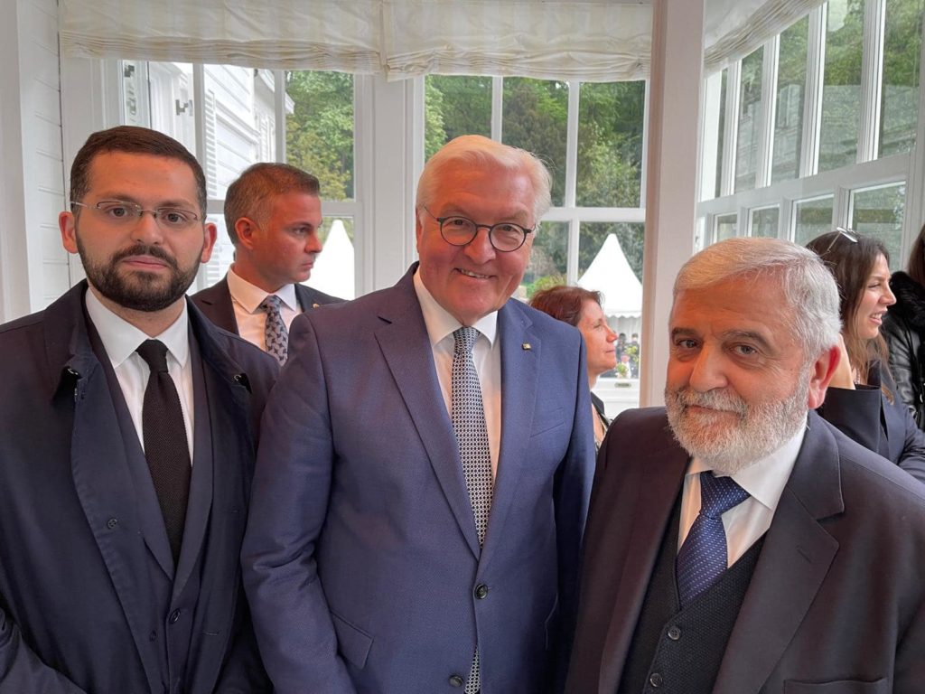 Ο Μητροπολίτης Γέρων Δέρκων στη θερινή κατοικία της Γερμανικής Πρεσβείας