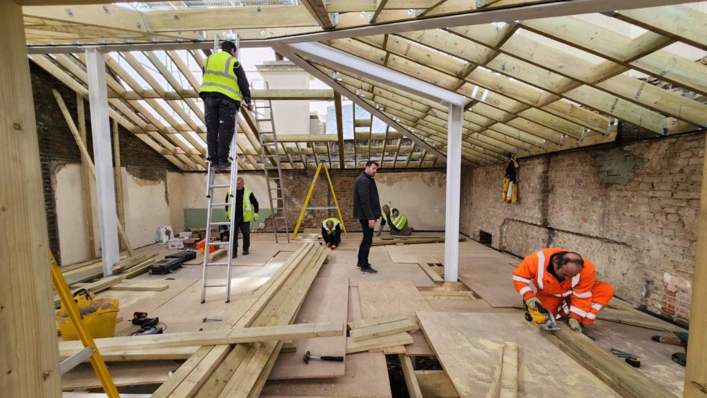 Строежът на новата българска църква в Лондон напредва