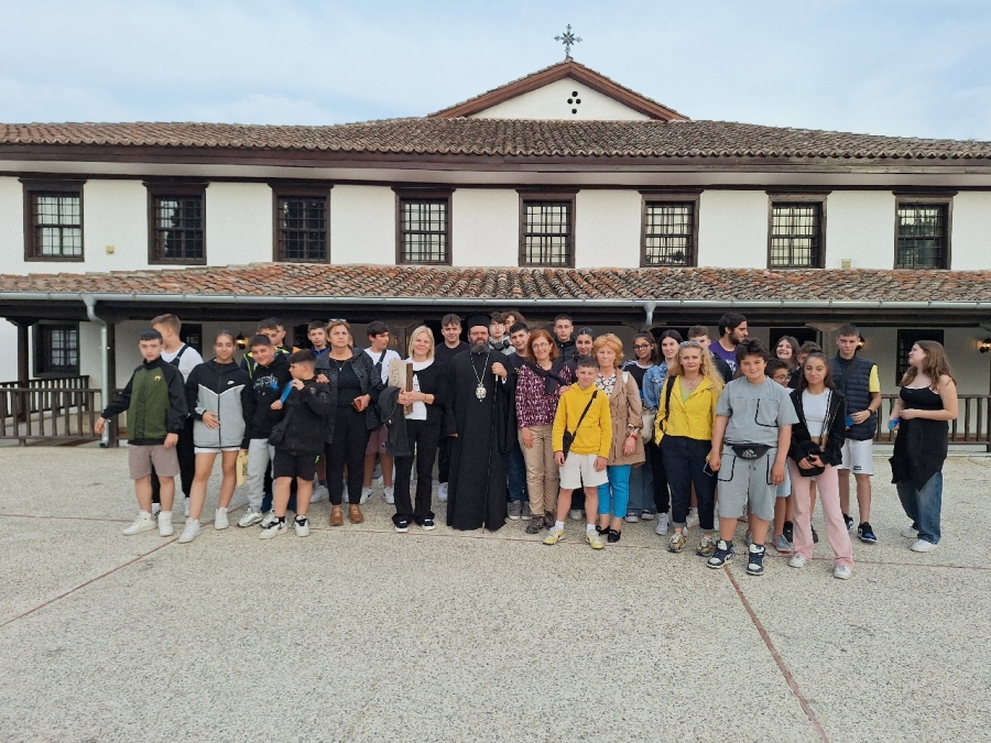 Επίσκεψη μαθητών του 11ου Γυμνασίου Αχαρνών στην Ιερά Μητρόπολη Μαρωνείας