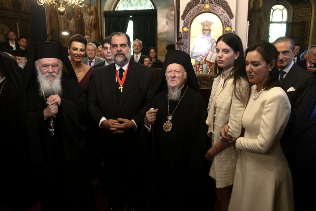 Χειροθεσία του Νικόλαου Πατέρα σε Άρχοντα Οφφικιάλιο της Μεγάλης του Χριστού Εκκλησίας από τον Οικουμενικό Πατριάρχη