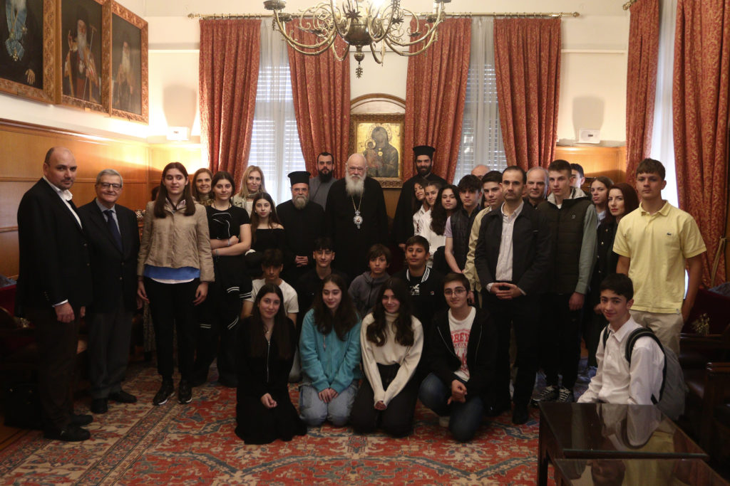 Με λόγια του Μακρυγιάννη υποδέχθηκε ο Αρχιεπίσκοπος μαθητές που βραβεύτηκαν σε διαγωνισμό ταινίας για τη Μικρά Ασία