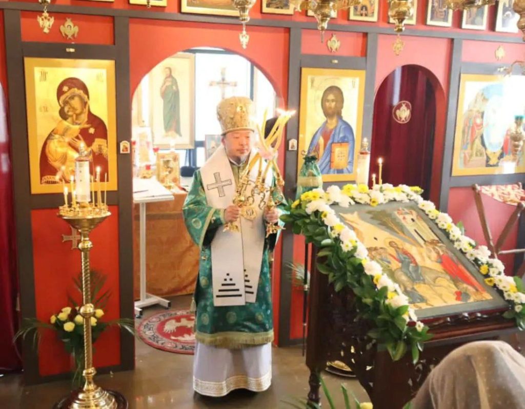 Архиепископ Корейский Феофан совершил Литургию в храме Воскресения Христова в Сеуле